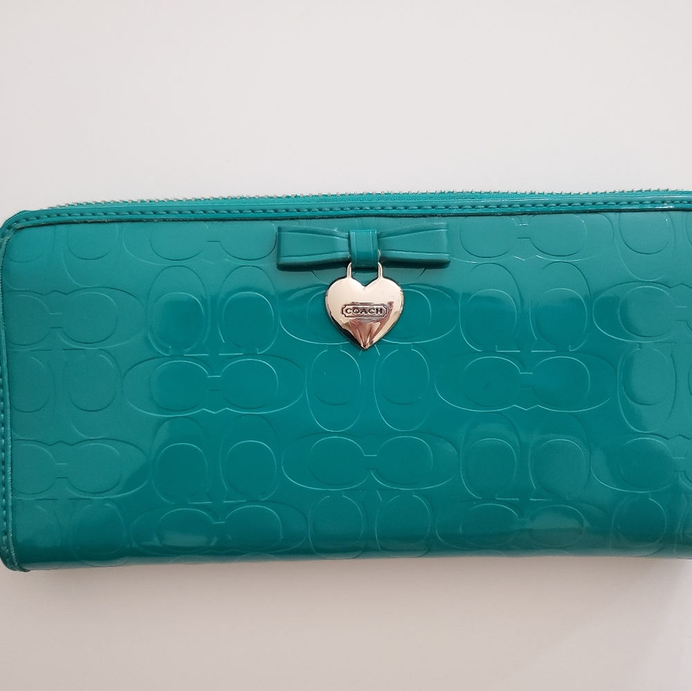 COACH Accordian style wallet